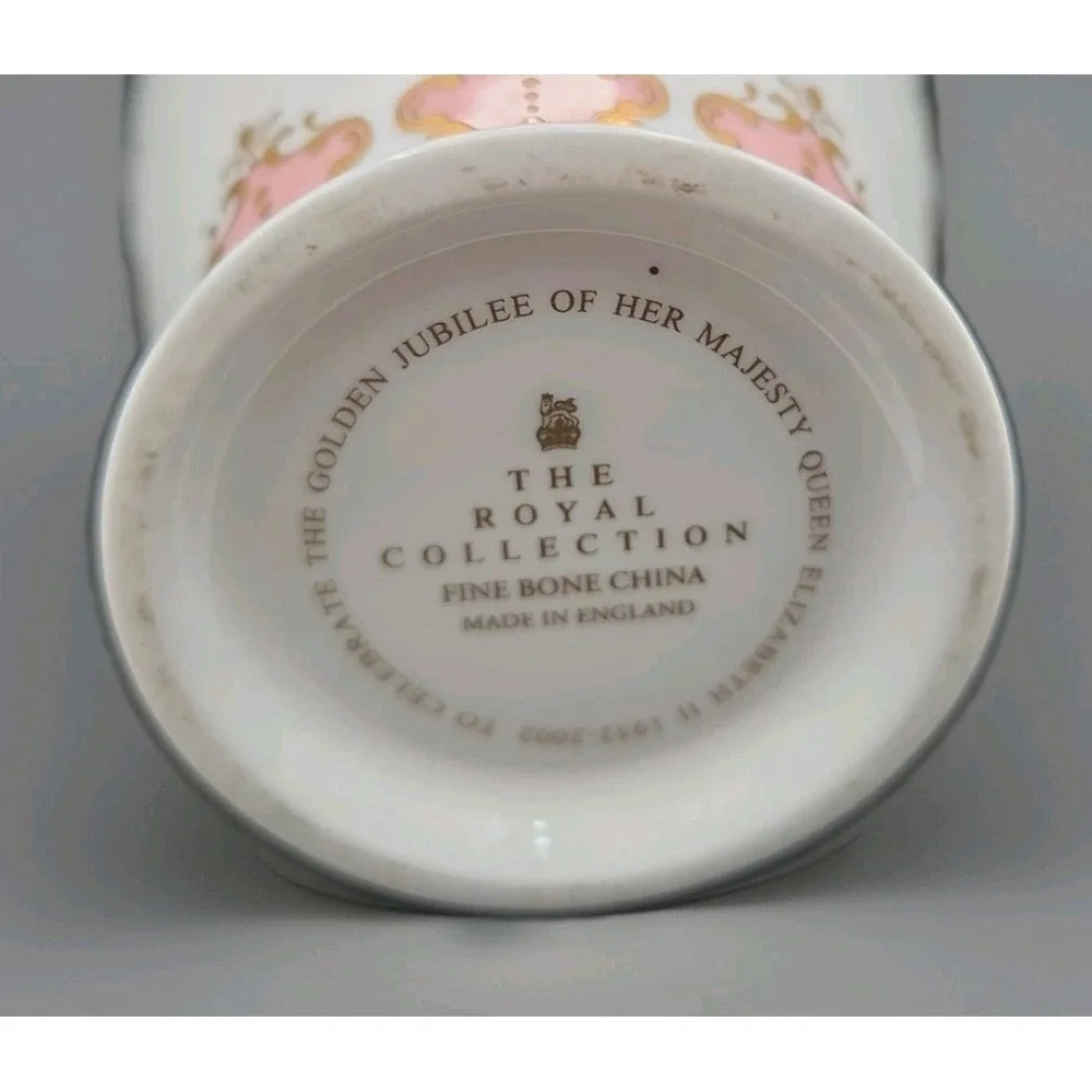 Official Royal Collection Queen Elizabeth II 2002 Golden Jubilee Vase w/ Insert